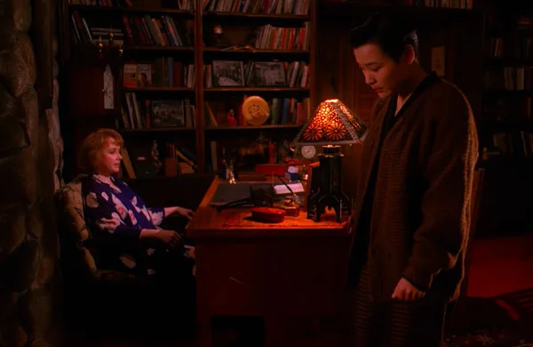 『ツイン・ピークス』で、キャサリンの召使いにされるジョセリン