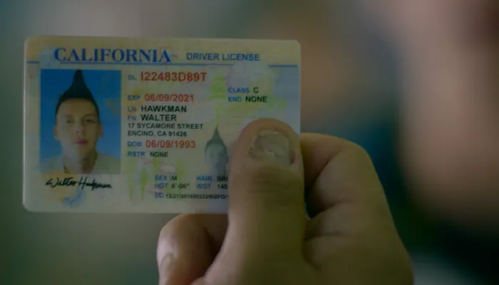 『コブラ会』で、ホークの免許証はHawkman（ホークマン）