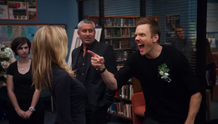 『コミ・カレ!!』で、ブリッタとの我慢比べ競争にジェフが勝つ