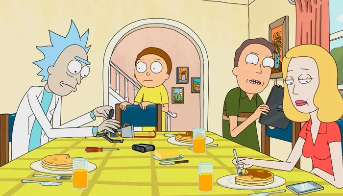 『リック・アンド・モーティ』で家族一家で食卓を囲み朝食を食べる