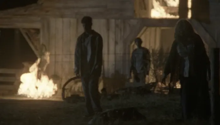 『ウォーキング・デッド』で、ゾンビが農場をさまよう