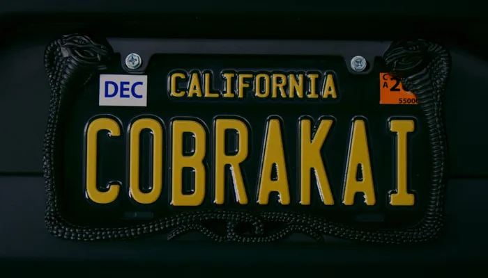 『コブラ会』で、ジョニーが乗る車のナンバープレート