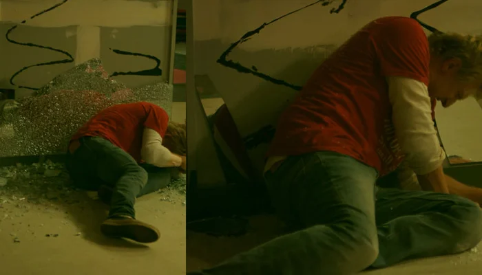 『コブラ会』で、ジョニーがぶつかって粉々に壊れる鏡