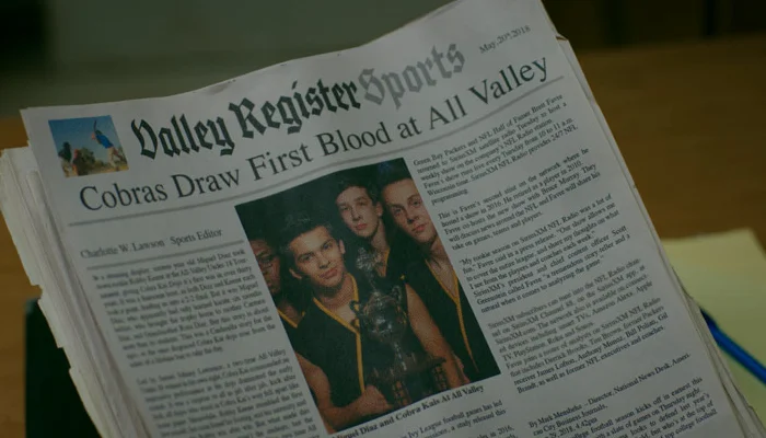 『コブラ会』で、空手トーナメントの新聞記事