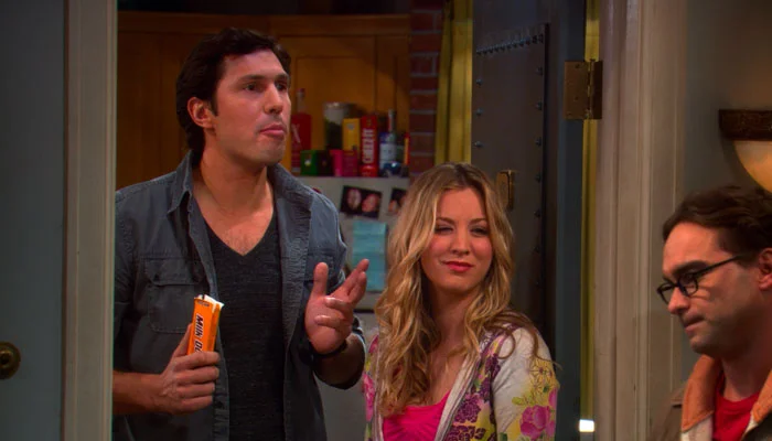 『ビッグバン★セオリー』で、ザックはコミック屋に何年も行ってないと話す