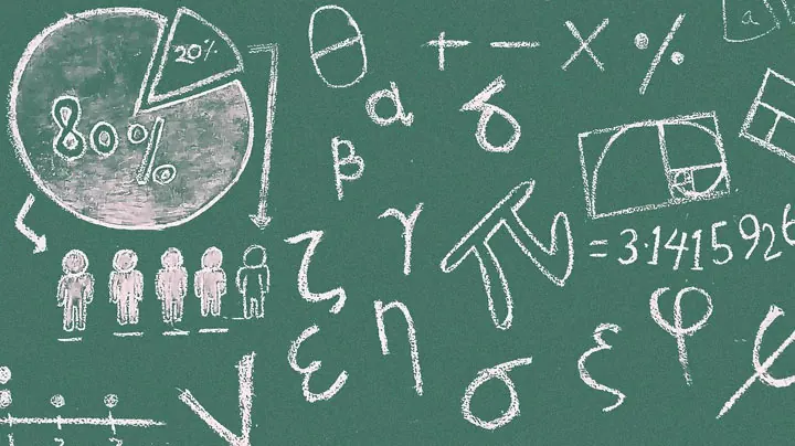 黒板に数学の数式、パイチャート、ギリシア文字