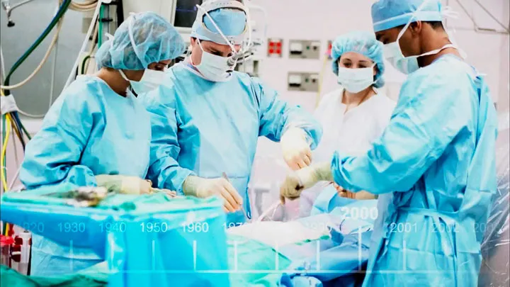 『ビッグバン★セオリー』のオープニングで、手術