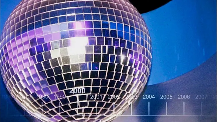 『ビッグバン★セオリー』のオープニングで、ディスコのミラーボール