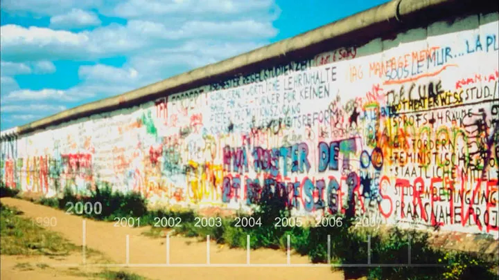 『ビッグバン★セオリー』のオープニングで、ベルリンの壁崩壊