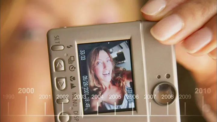 『ビッグバン★セオリー』のオープニングで、デジタルカメラ