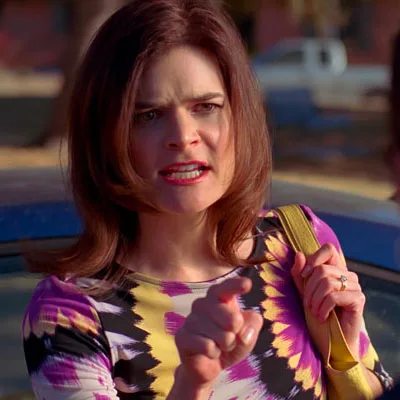 『ブレイキング・バッド』で、相手に指差すマリー