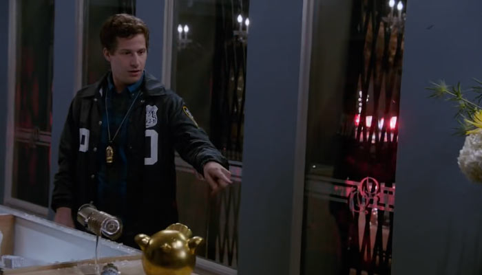 『ブルックリン・ナイン-ナイン』で、ジェイクは事件現場に謎の灰を見つける