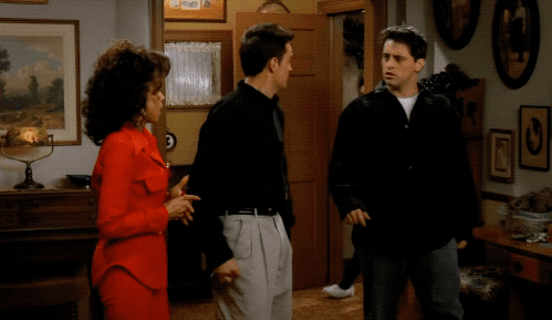 『フレンズ』で、チャンドラーはジョーイを「You're it」と言って鬼にする