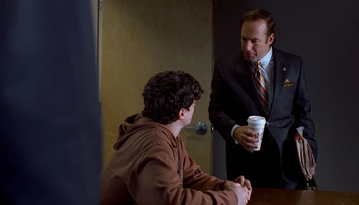 『ブレイキング・バッド』で、バッジャーの尋問に割って入る弁護士ソウル