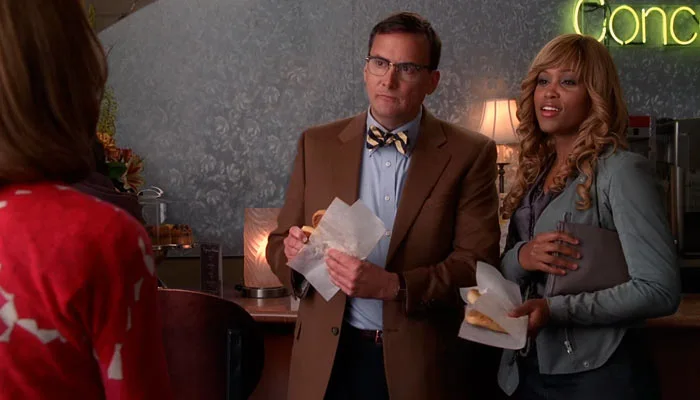 『glee/グリー』で、エマは相手学校の卑怯なモノマネ戦略に怒る