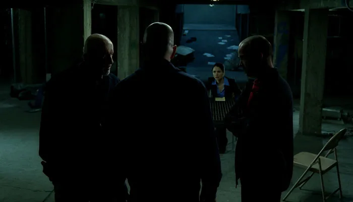 『ブレイキング・バッド』で、マイク、ウォルター、ジェシーはリディアの処遇を話す