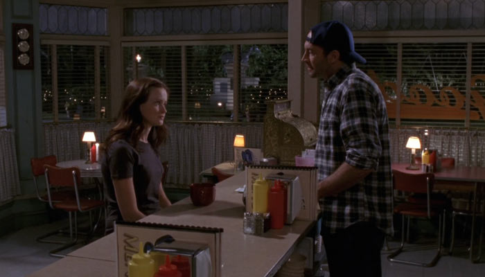 『ギルモア・ガールズ』で、コミュニティーサービスのことをルーくに聞かれるローリー