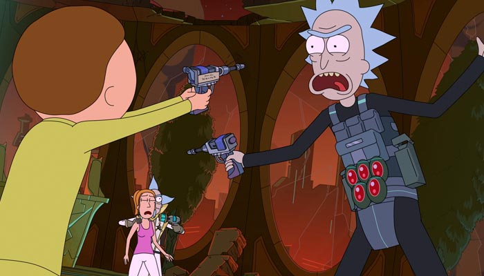 『リック・アンド・モーティ』で、サマーを助けようとリックに銃口を向けるモーティ