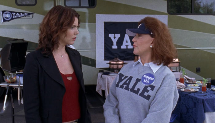 『ギルモア・ガールズ』で、財布を持ってくるように母エミリーから言われるローレライ