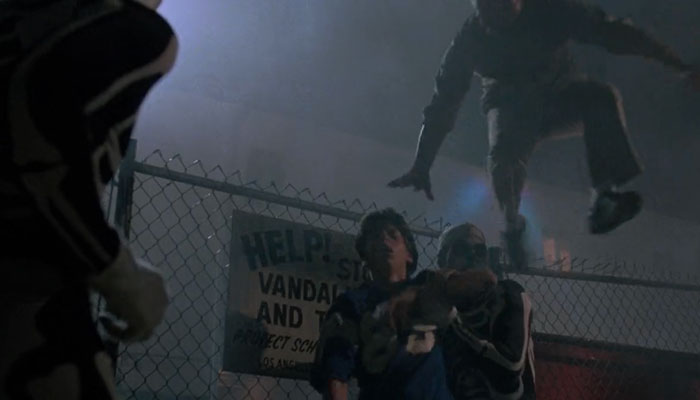 『ベスト・キッド』で、ダニエルの助けに入るミヤギ