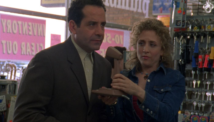 『名探偵モンク』でモンクはスーパーの買い物客にマイクで呼びかける