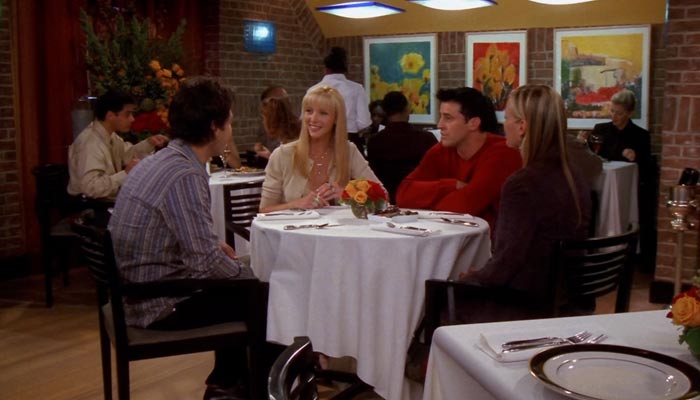 『フレンズ』で、フィービーとマイクはデートする