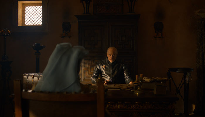 『ゲーム・オブ・スローンズ』で、タイウィンはオレナの孫の活動を気にする