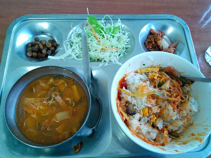 フィリピン留学で韓国系学校の食事。全部辛い
