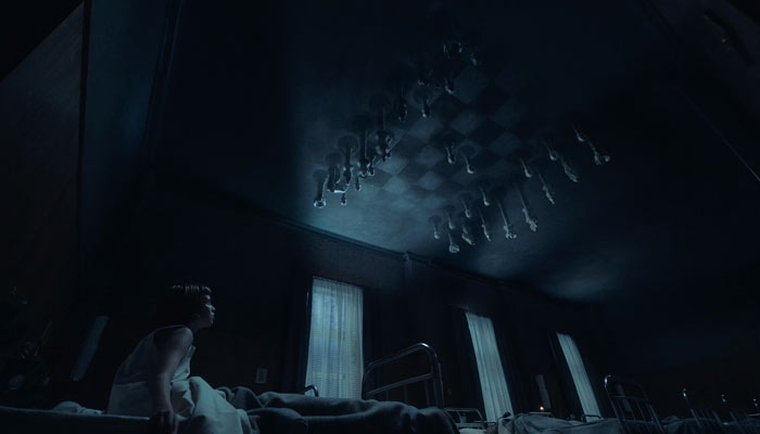 『クイーンズ・ギャンビット』で、天井にチェス盤のイリュージョンを見るベス