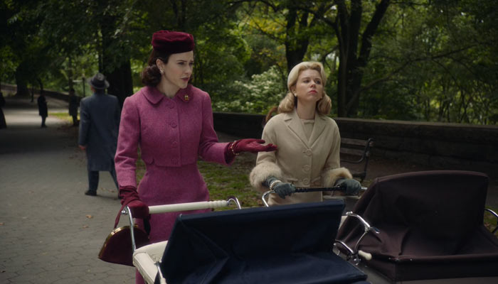 『マーベラス・ミセス・メイゼル』で、ミッジは友人のイモジェンが夫の名前を出さないことに疑問