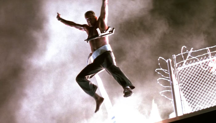 映画『ダイ・ハード』で、マクレーンはビル屋上から飛び降りる