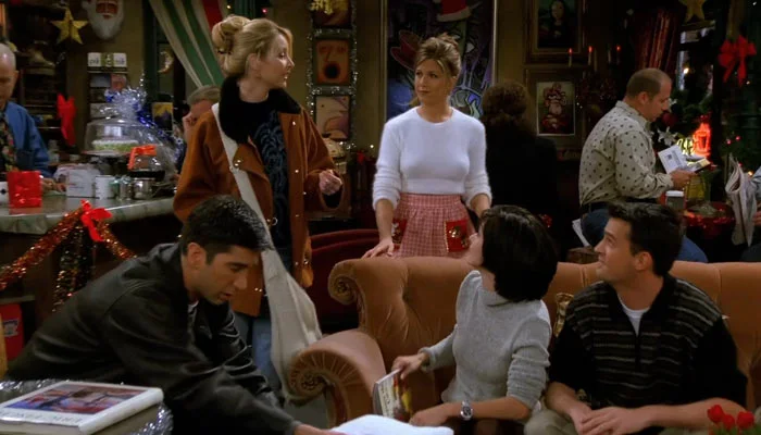 『フレンズ』で、フィービーがクリスマスのプレゼントを買い込む