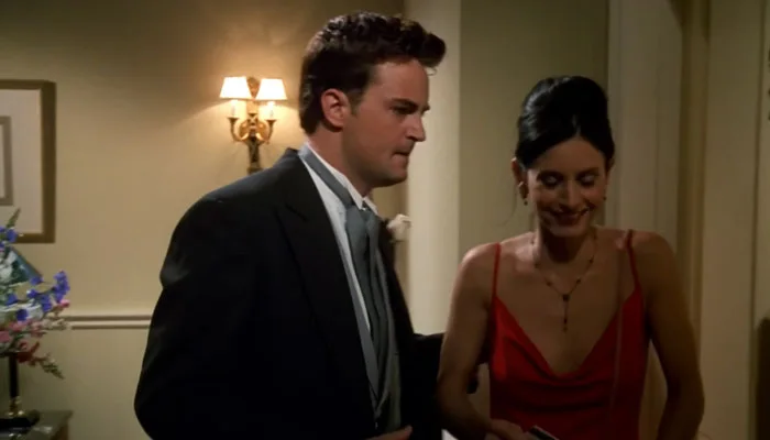 『フレンズ』で、チャンドラーはモニカに寝る前の事前警告