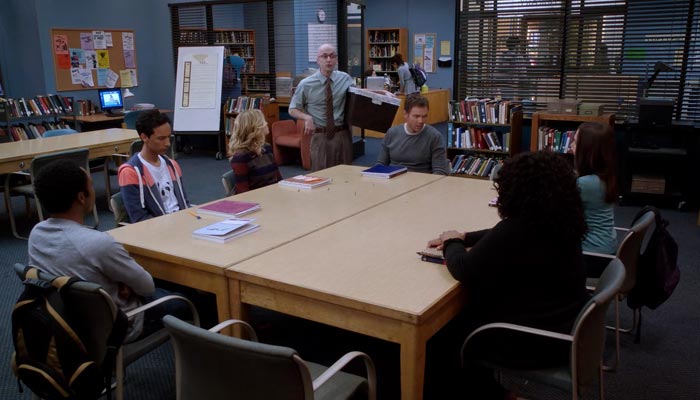 『コミ・カレ!!』で、学習グループメンバーが会話をしないでいるので、校長が割って入る