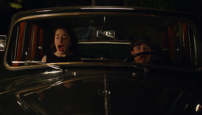 『マーベラス・ミセス・メイゼル』で、ミッジとスージーが車を発進させようとするとエンジンから熱が出る