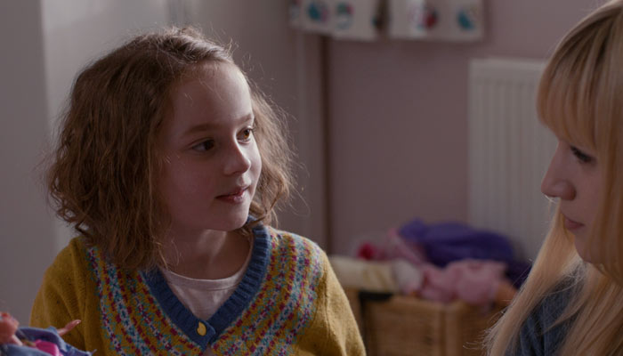 『ヒューマンズ』で、女の子はニスカにシンスになりたいと告げる