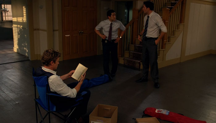 『メンタリスト』で、ジェーンの捜査手法に文句を言うリグスビー