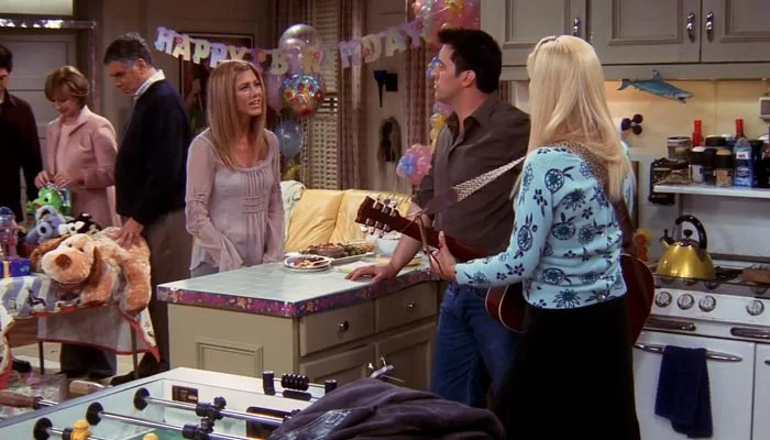 『フレンズ』で、レイチェルは誕生日パーティーを開始宣言