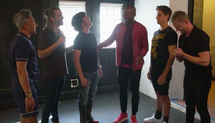 『クィア・アイ』で、依頼人と対面したファブ５は仕事に取り掛かる