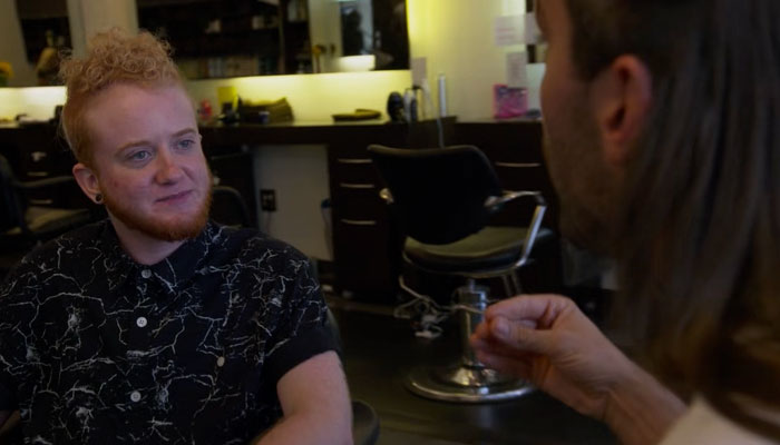 『クィア・アイ』で、ジョナサンは依頼者のあごひげが顔が長く見えるから切ることにする