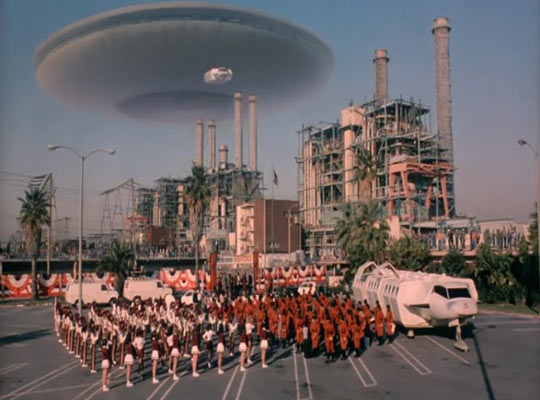 海外ドラマ『V』で、地球でのビジターの資源採掘が始まる