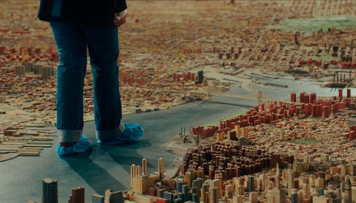 『都市を歩くように －フラン・レボウィッツの視点－』で、フランはニューヨークの模型の中を歩く