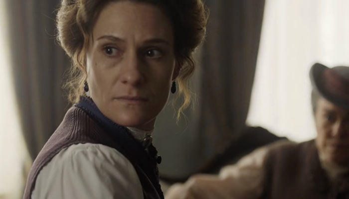 『アンという名の少女』で、マリラはご近所さんとステイシーのことを話してると、ステイシーがこちらに向かってくる