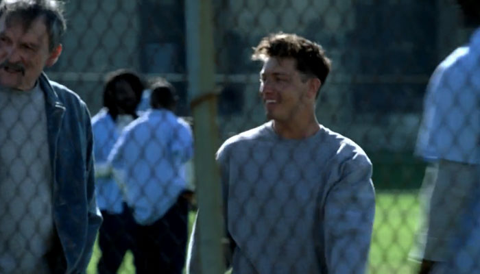 『プリズン・ブレイク』で、マイケルとチャールズがデイビッドを仲間に入れるか議論