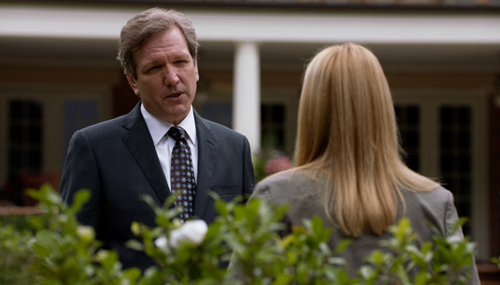 『HOMELAND』で、入院中のキャリーに接触する怪しい男