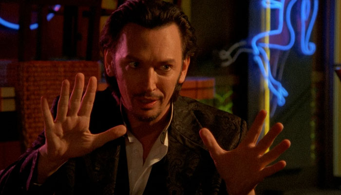 『名探偵モンク』で、手品師が「アブラカダブラ」というと、カードが消える