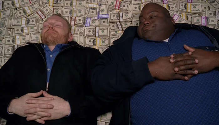 『ブレイキング・バッド』で、ヒューエルとクビーは大金の上に寝る