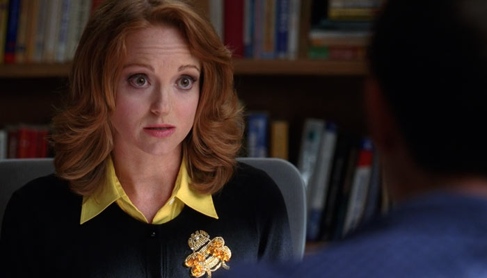 『glee/グリー』で、エマは、神様はそんな暇ではないとフィンに伝える