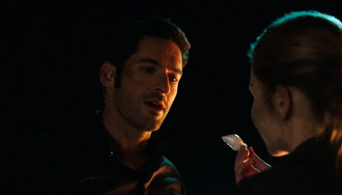 『ルシファー』で、どさくさに紛れてお目当てに品を盗んでくる