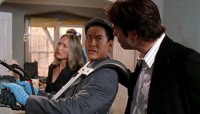 『名探偵モンク』で、モンクはテレビの刑事番組の撮影シーンを見学